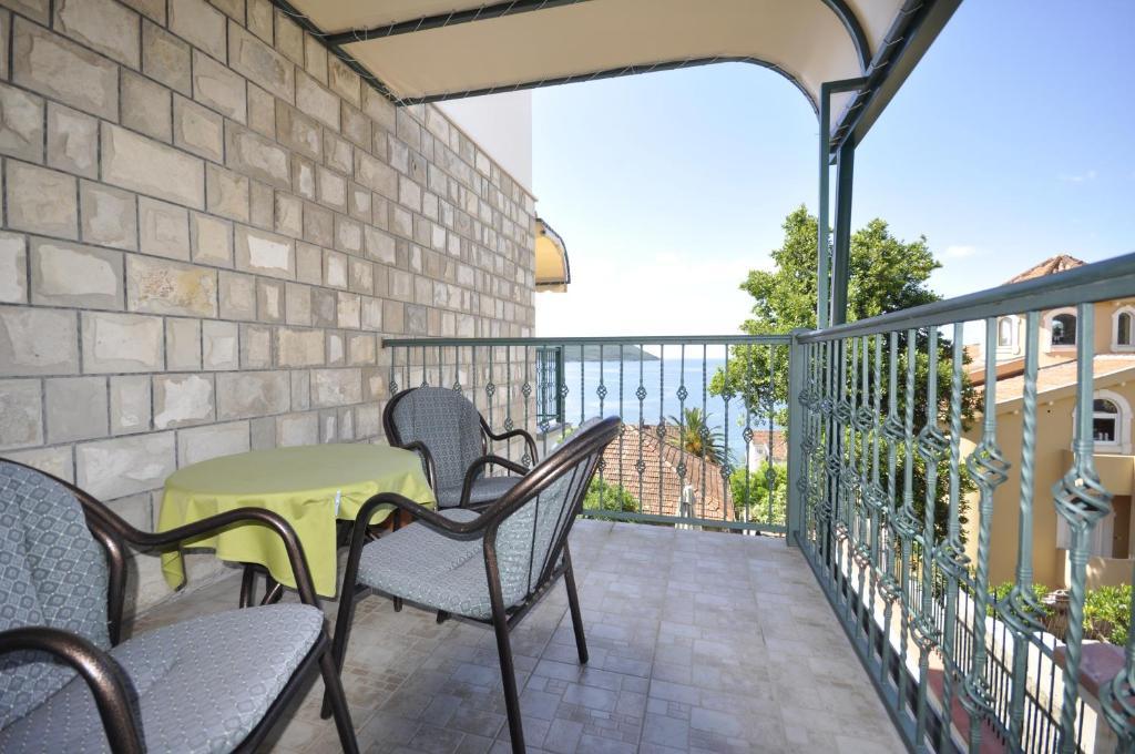 Garni Hotel Bokeska Noc Herceg Novi Exterior photo