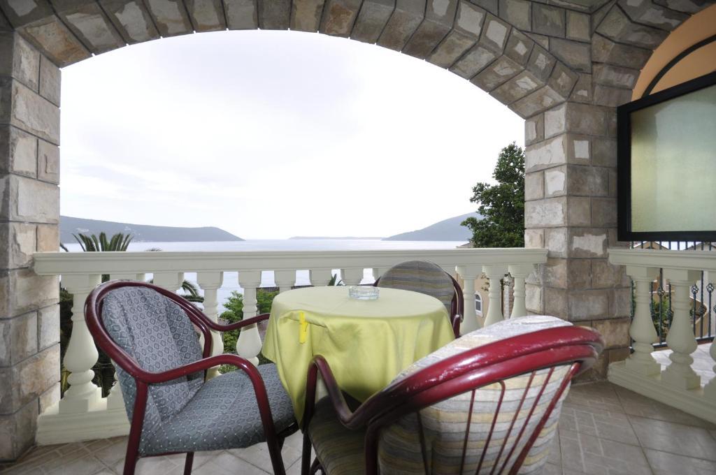 Garni Hotel Bokeska Noc Herceg Novi Exterior photo